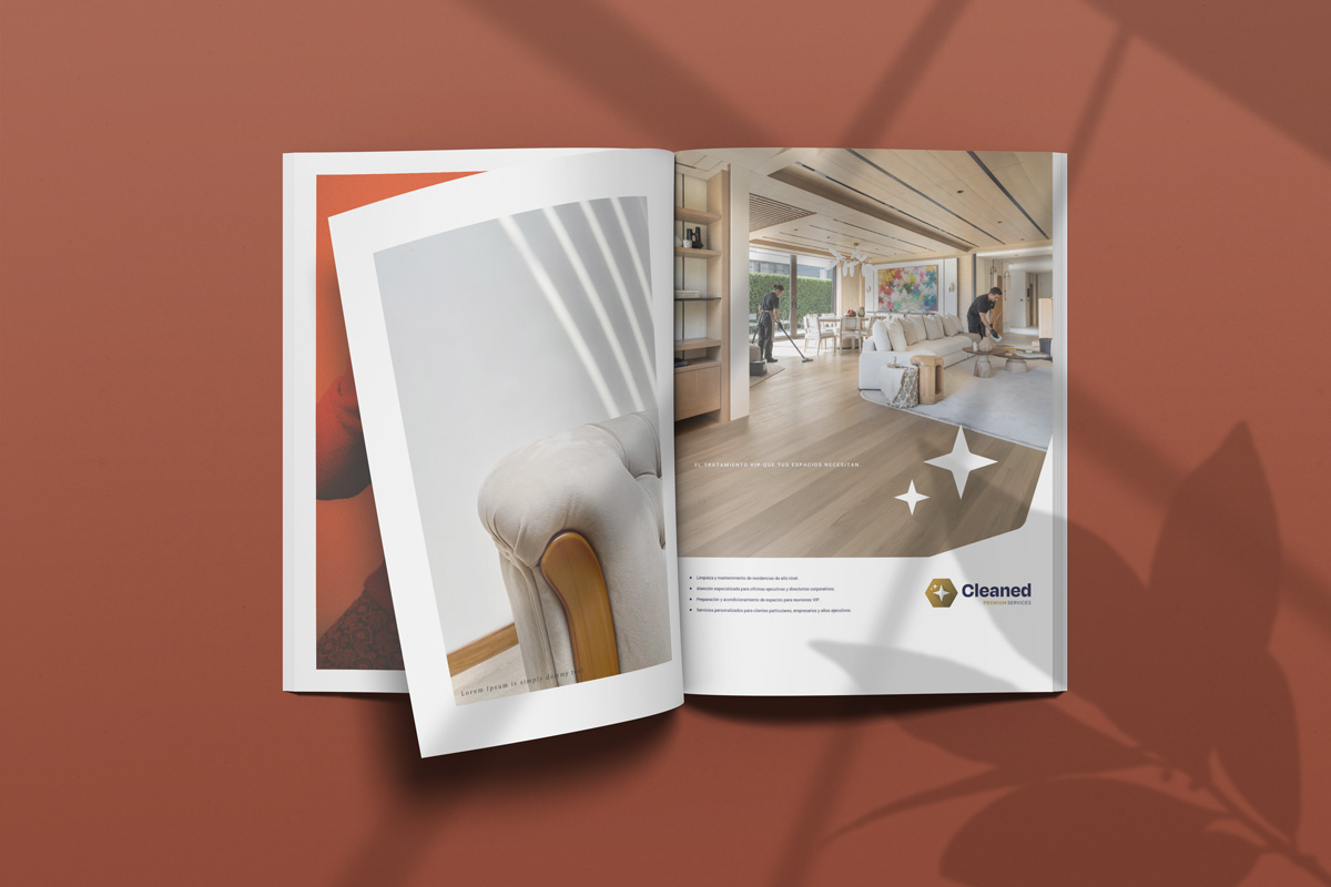 Publicidad de revista de Cleaned con un interior residencial y el equipo de limpieza en acción